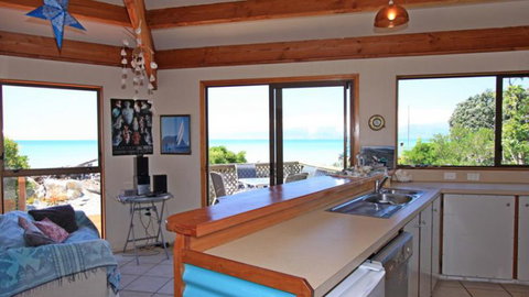 Absolute Beachfront Ruby Bay - Large House On Beachfront. - Accommodation New Zealand 3