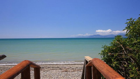 Absolute Beachfront Ruby Bay - Large House On Beachfront. - Accommodation New Zealand 6