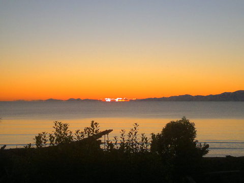 Absolute Beachfront Ruby Bay - Large House On Beachfront. - Accommodation New Zealand 9
