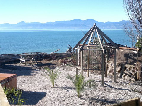 Absolute Beachfront Ruby Bay - Large House On Beachfront. - Accommodation New Zealand 10