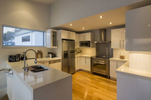 Mountain & Lake Views - Accommodation New Zealand 5