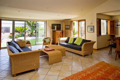 On The Beach - Accommodation New Zealand 3