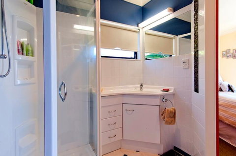 The Glass House - Accommodation New Zealand 7