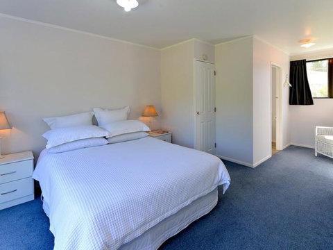 Lakefront Escape - Accommodation New Zealand 2