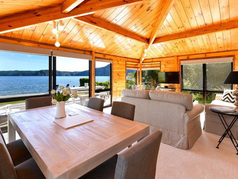Lakefront Escape - Accommodation New Zealand 6
