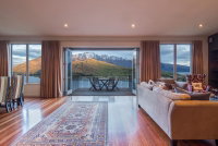 Views on Tussock 