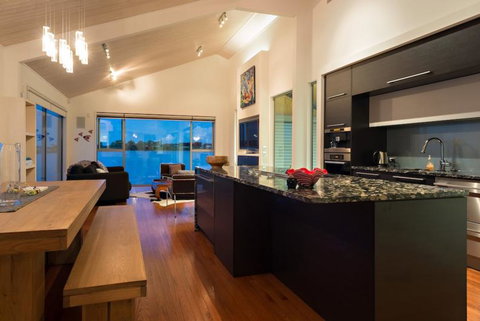 The Boatshed - Accommodation New Zealand 3