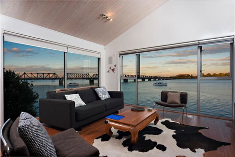 The Boatshed - Accommodation New Zealand 6