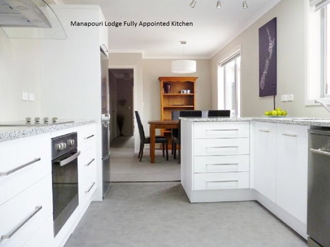 Manapouri Lodge - Quality 5-star Home - Accommodation New Zealand 3