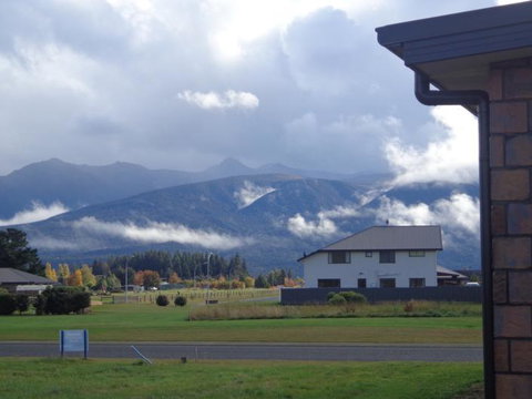 The Hut - Quality Te Anau Home - Accommodation New Zealand 3