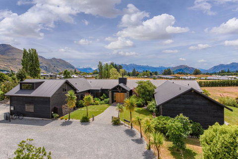 Mountain Range Lodge - Accommodation New Zealand 0