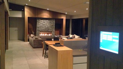 Dunalistair House- Beautiful Architectural Holiday Home - Accommodation New Zealand 9