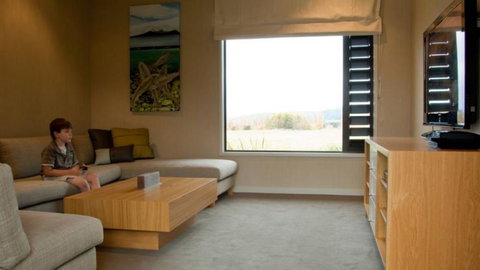 Dunalistair House- Beautiful Architectural Holiday Home - Accommodation New Zealand 10