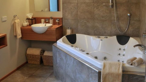 Adrift In Golden Bay - Beachfront Cottages - Accommodation New Zealand 8