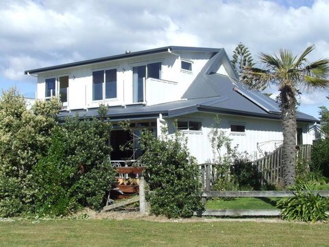 Esther's Cottage, Waimarama - Accommodation New Zealand 0