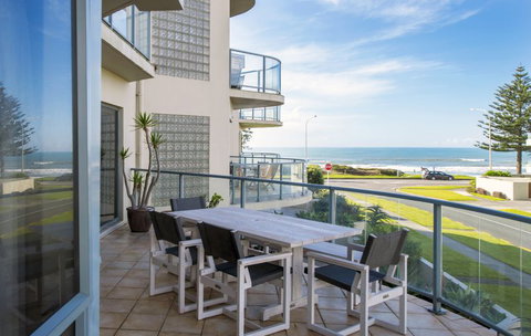 The Reef Beachfront Apartments - Accommodation New Zealand 10