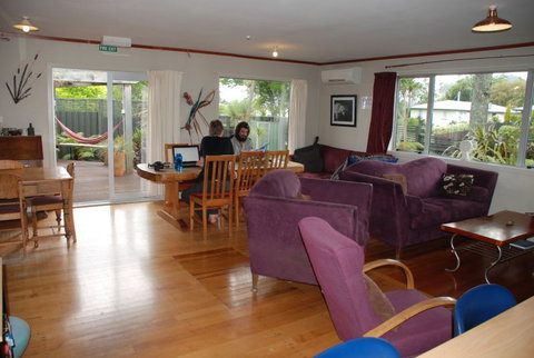 Racecourse Backpackers Hostel - Accommodation New Zealand 1