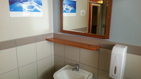 Racecourse Backpackers Hostel - Accommodation New Zealand 7