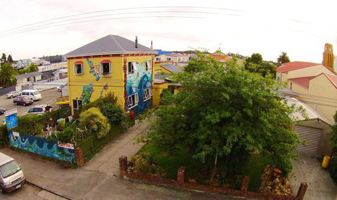 Bazils Hostel & Surf School - Accommodation New Zealand 2