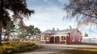 Maniototo Lodge Bed  Breakfast