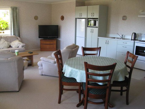 Tree Tops - Self Contained Apartment - Accommodation New Zealand 5