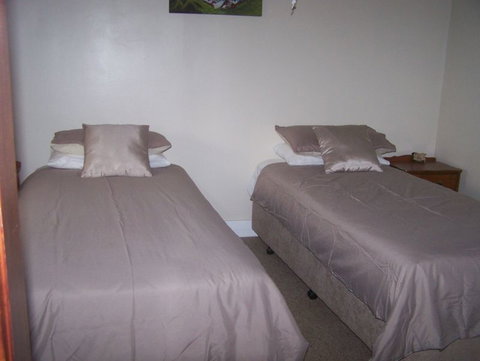 Ruishton Cottage Ltd - Accommodation New Zealand 2