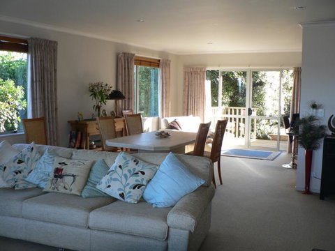 Above The Lake Taupo - Accommodation New Zealand 1