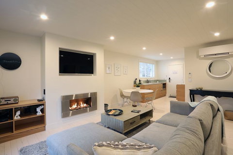 The Lodges At Transport World - Accommodation New Zealand 0