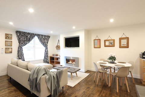 The Lodges At Transport World - Accommodation New Zealand 5