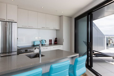 Penthouse Views - Auckland Holiday Apartment - Accommodation New Zealand 4