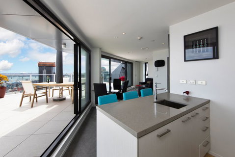 Penthouse Views - Auckland Holiday Apartment - Accommodation New Zealand 5