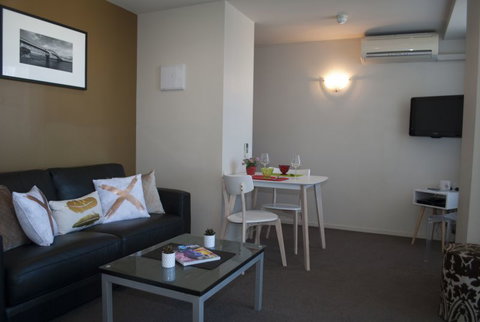 Mod On The Quad - Auckland City Apartment - Accommodation New Zealand 15