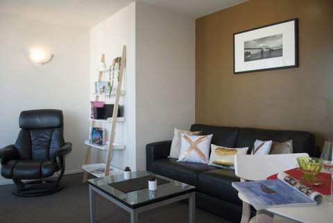Mod On The Quad - Auckland City Apartment - Accommodation New Zealand 16