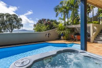 Beachside Holiday - Castor Bay Holiday Apartment