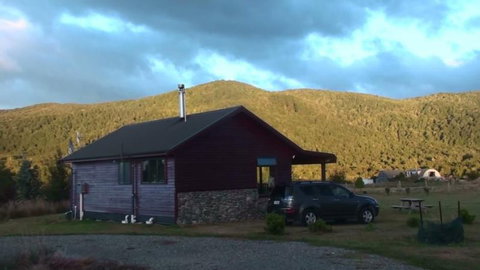 Kepler Oaks Chalet - Accommodation New Zealand 0