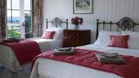 Silver Peaks Lodge - Farmstay Bed and Breakfast