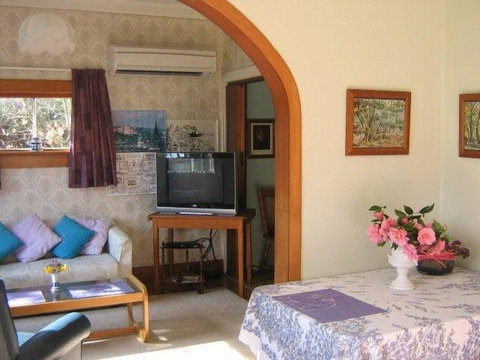 The Garden House Near Fortrose, NZ - Accommodation New Zealand 0