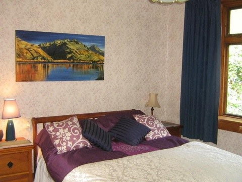 The Garden House Near Fortrose, NZ - Accommodation New Zealand 1