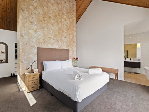 Sicilian Luxury Retreat - Accommodation New Zealand 2