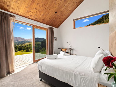 Sicilian Luxury Retreat - Accommodation New Zealand 1