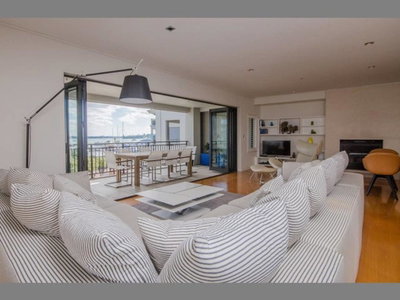 Spacious Apt W/Harbour View, Free Parking & Pool!