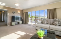 Spacious modern Utuhina holiday house 5 bedrooms