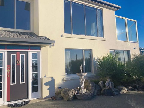 Sumner Sea View Villa - Accommodation New Zealand 0