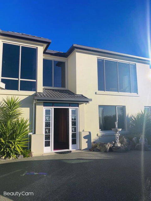 Sumner Sea View Villa - Accommodation New Zealand 3