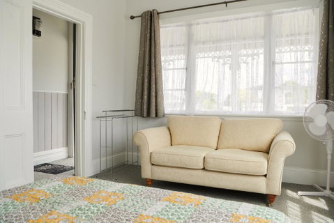 Sun Seeker's Cottage - Napier Holiday Home - Accommodation New Zealand 1
