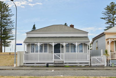 Sun Seeker's Cottage - Napier Holiday Home
