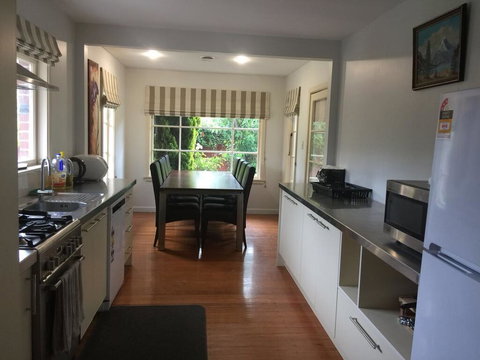 Sunny House With 5 Bedrooms(near Airport) - Accommodation New Zealand 1