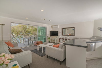Sunny Marina - Marina Park Apartment
