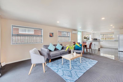 Sunny Three Bedroom Delight L Air-Con L Netflix!
