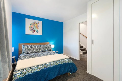 Sunrise And Spa At Mt Pleasant - Christchurch Holiday Home - Accommodation New Zealand 1